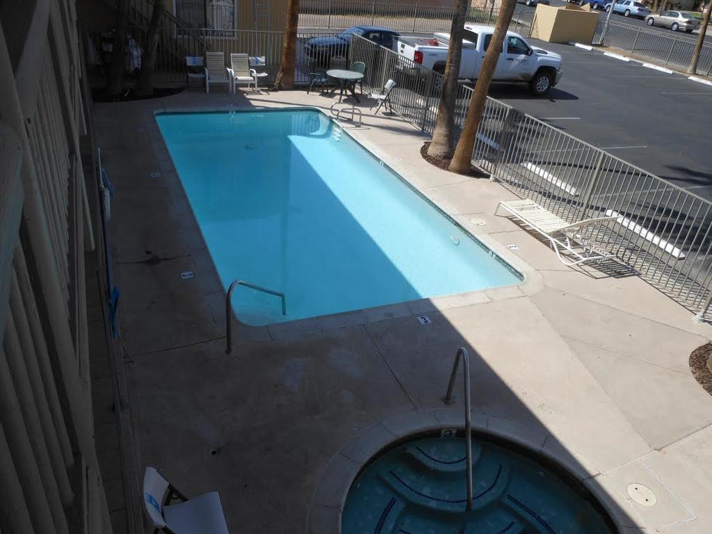 Super 8 By Wyndham El Centroモーテル エクステリア 写真