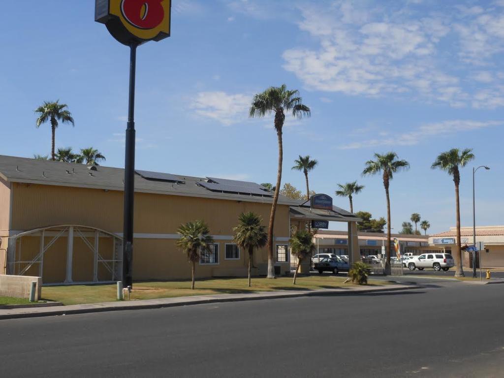 Super 8 By Wyndham El Centroモーテル エクステリア 写真