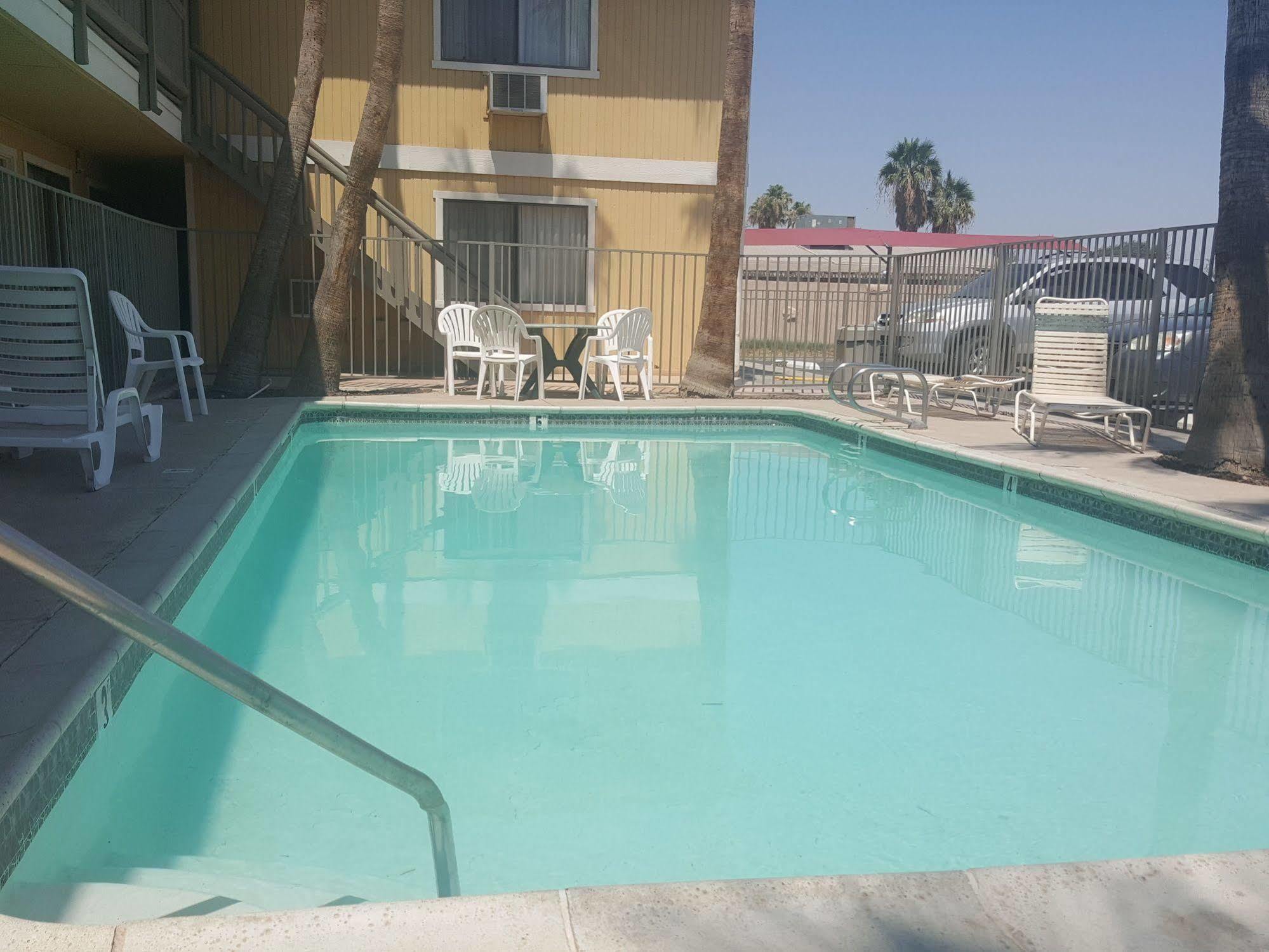 Super 8 By Wyndham El Centroモーテル エクステリア 写真