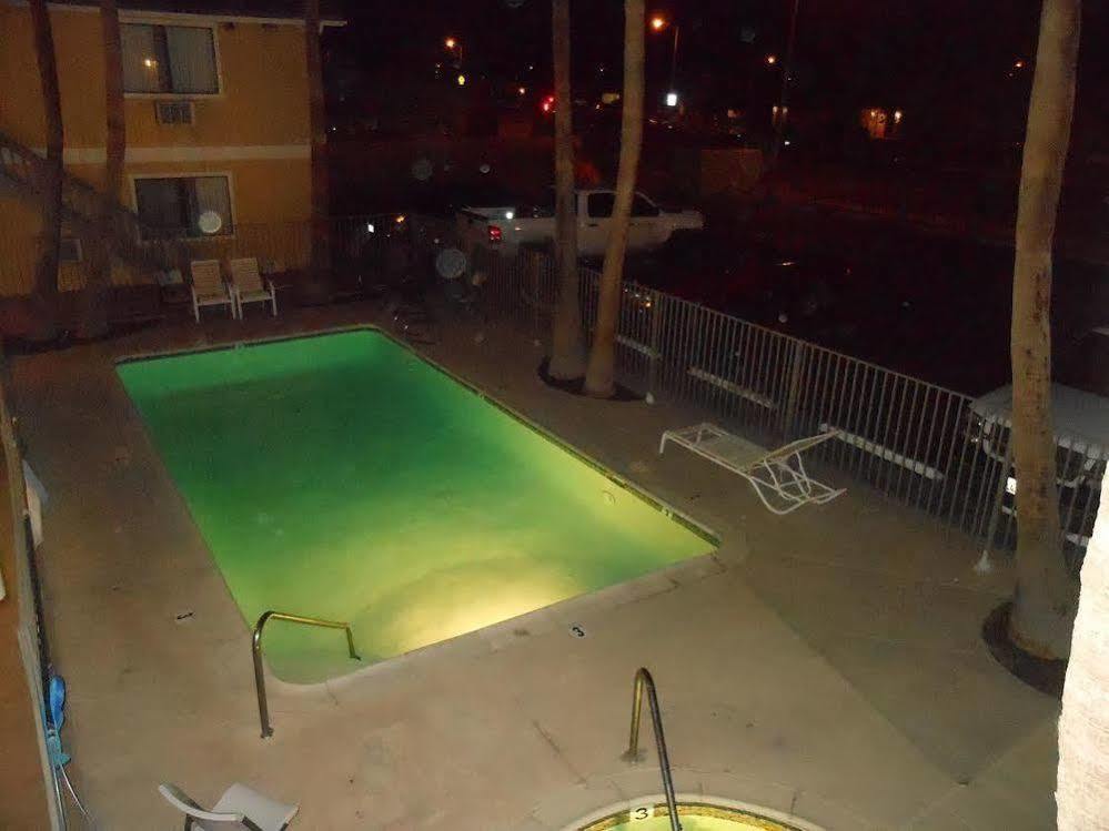Super 8 By Wyndham El Centroモーテル エクステリア 写真