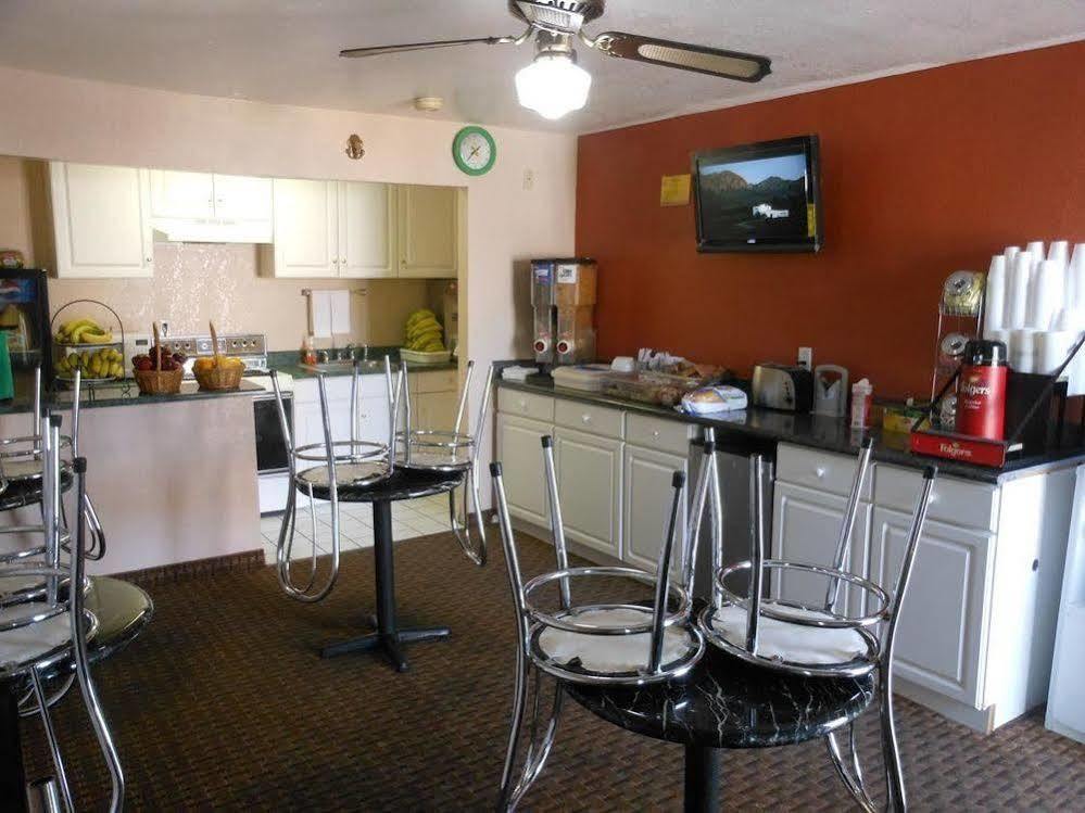 Super 8 By Wyndham El Centroモーテル エクステリア 写真