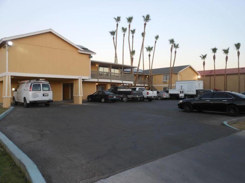 Super 8 By Wyndham El Centroモーテル エクステリア 写真