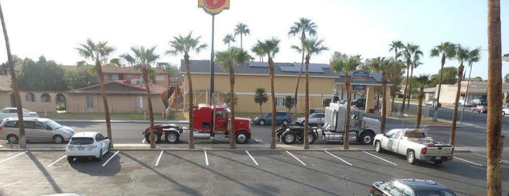Super 8 By Wyndham El Centroモーテル エクステリア 写真